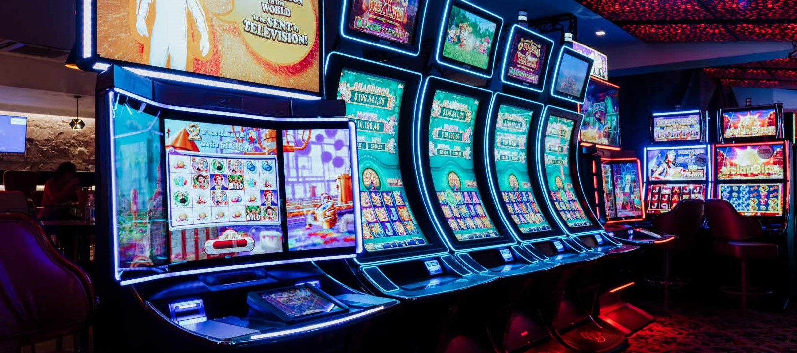 Interior de la sala principal de Casino Maverick en Plaza Huincul