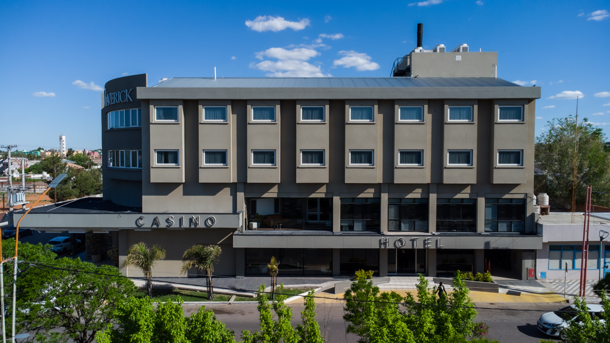 Interior de la sala principal de Casino Maverick en Plaza Huincul