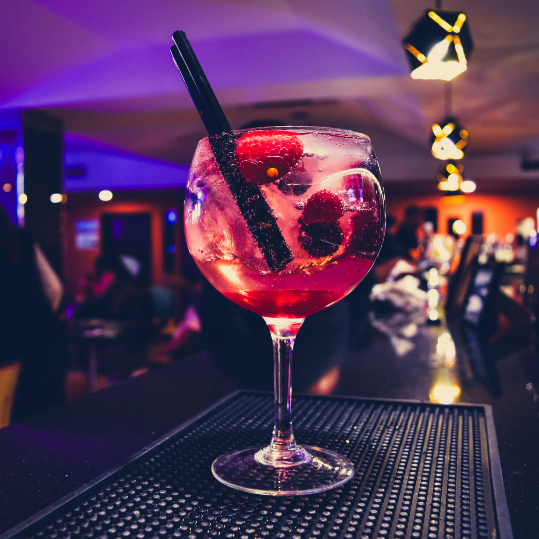 Interior de la sala principal de Casino Maverick en Plaza Huincul